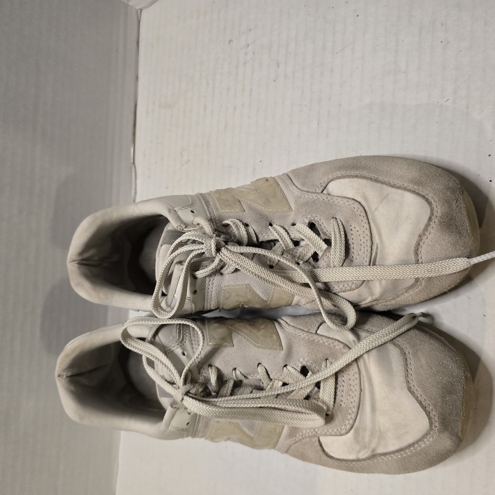 New Balance White Athletic‎ Shoes with Lace-Up Closure and Soft Upper
